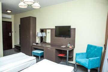 Фото номера Двухместный номер с 2 отдельными кроватями Отель Hotel Sokołowska Airport Modlin г. Новы-Двур-Мазовецки 13
