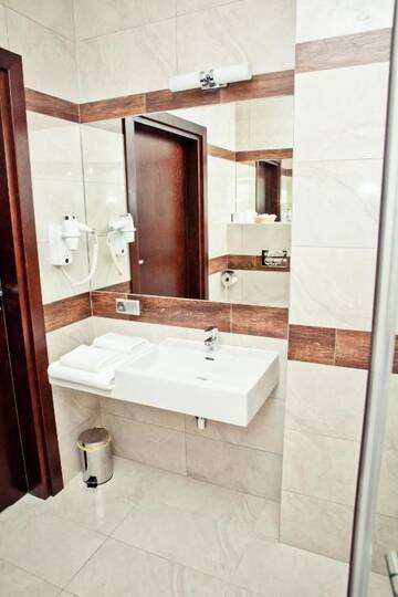 Фото номера Двухместный номер с 2 отдельными кроватями Отель Hotel Sokołowska Airport Modlin г. Новы-Двур-Мазовецки 16