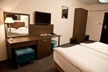 Фото номера Семейный номер Делюкс (для 3 взрослых) Отель Hotel Sokołowska Airport Modlin г. Новы-Двур-Мазовецки 4