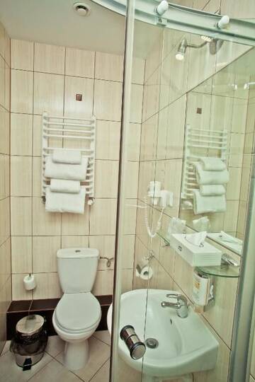 Фото номера Двухместный номер с 2 отдельными кроватями Отель Hotel Mazovia Airport Modlin г. Новы-Двур-Мазовецки 7