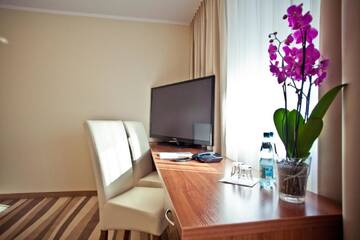 Фото номера Полулюкс с душем Отель Hotel Mazovia Airport Modlin г. Новы-Двур-Мазовецки 3