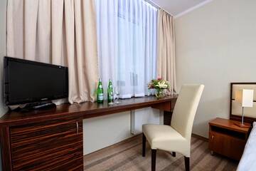 Фото номера Двухместный номер с 2 отдельными кроватями Отель Hotel Mazovia Airport Modlin г. Новы-Двур-Мазовецки 5
