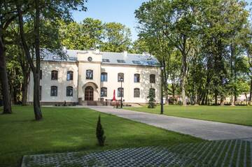 Фото номера Трехместный номер «Комфорт» с душем Отель Modlin Palace г. Новы-Двур-Мазовецки 3