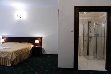 Фото номера Улучшенный двухместный номер с 2 отдельными кроватями Отель Royal Hotel Modlin г. Новы-Двур-Мазовецки 3